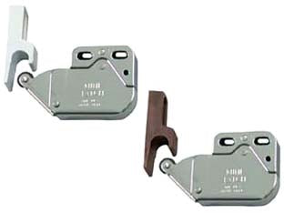 CRICCHETTO A SPINTA MINI LATCH CON RISCONTRO- - mm.33x26x11 - marrone - 50 pezzi
