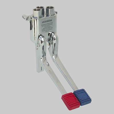 RUBINETTO A PEDALE 2 VIE PARETE  1/2     IDRAL