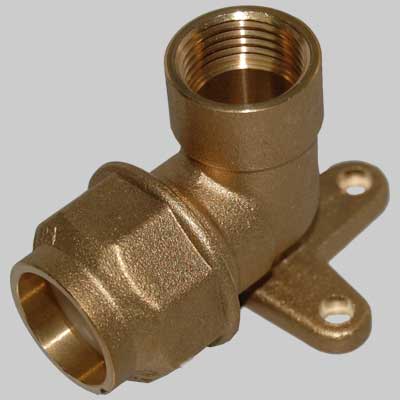 RACCORDO A GOMITO FEMMINA CON STAFFA ANELLO RESINA  20 x 1/2     ASTORI