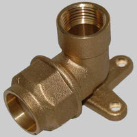 RACCORDO A GOMITO FEMMINA CON STAFFA ANELLO RESINA  25 x 3/4     ASTORI