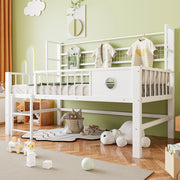 Letto a soppalco basso per bambini 90 × 200 cm con sbarre di sicurezza, appendiabiti e ripiano, senza materasso, bianco