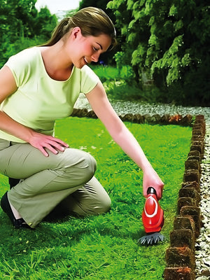 Black+Decker KIT CESOIA E SFOLTIRAMI A BATTERIA GSL700KIT-QW 7 V con guanti e cesoie