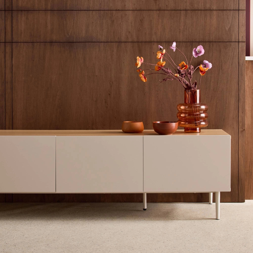 Mobile tv in metallo e decorazione in legno 4 ante, 180cm, beige