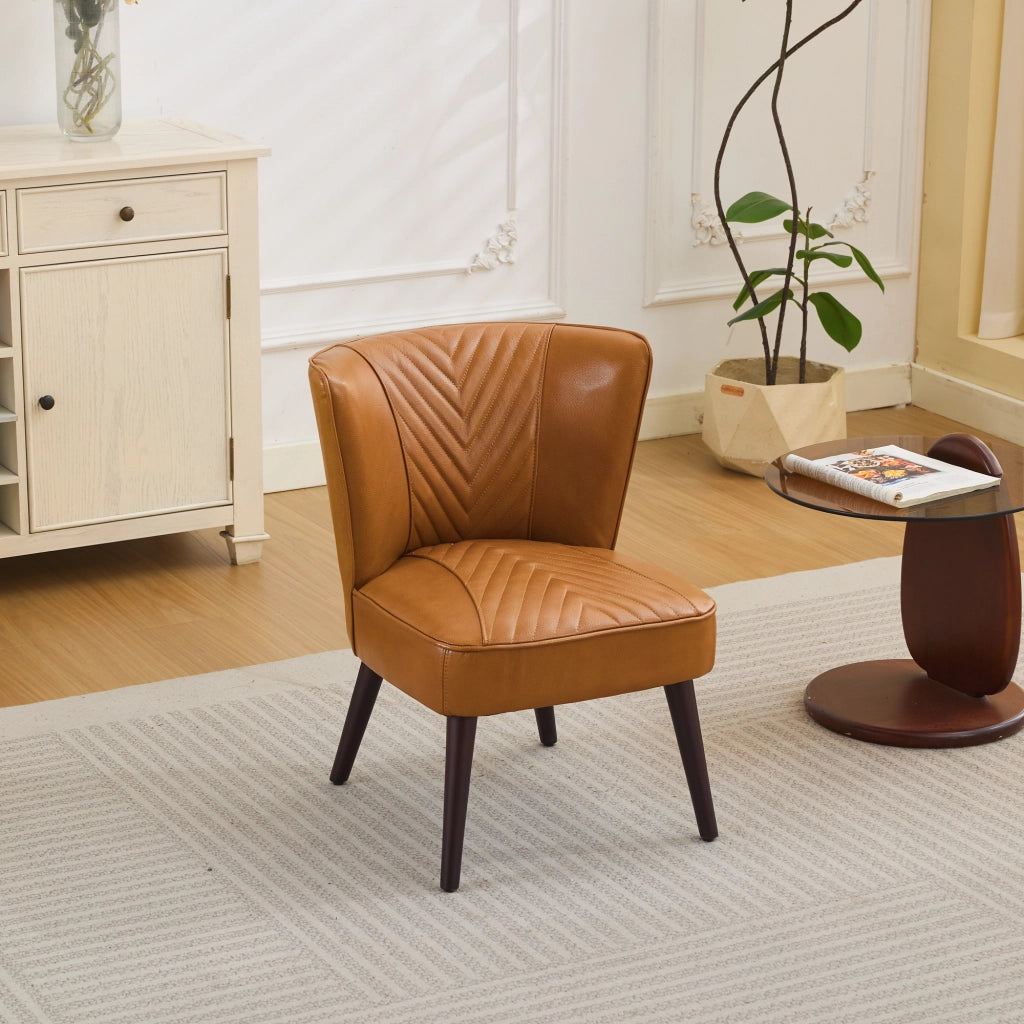 Poltrona lounge in pelle con cuciture diagonali e base in legno, senza braccioli, moderna per interni, marrone chiaro