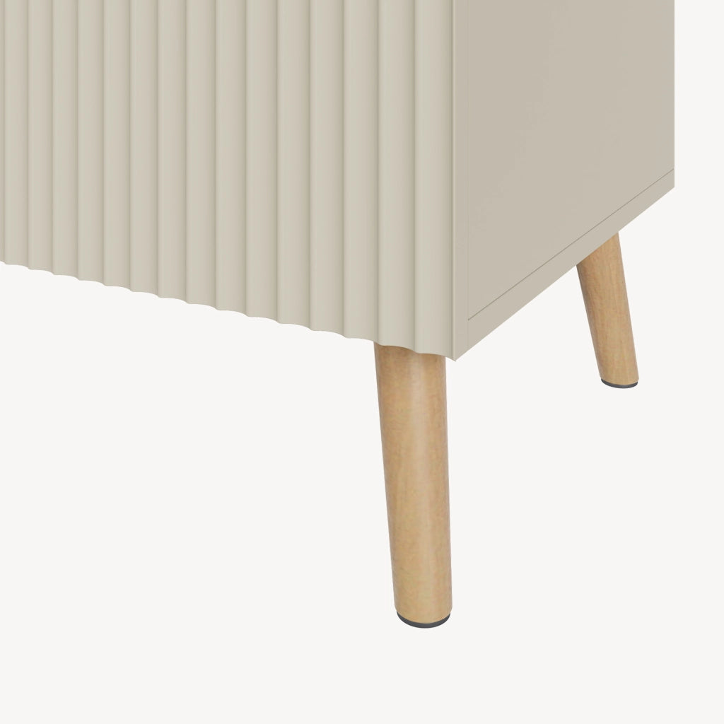 Credenza Nand Madia con 3 Ante Scanalate 120x40x76 cm color Sabbia [en.casa]