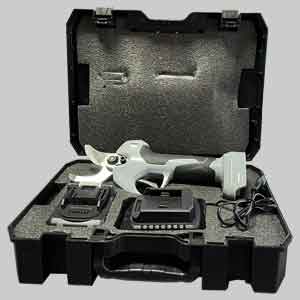 FORBICE A BATTERIA C40 CARDINALE GARDEN LINE GARDEN LINE Taglio 40 mm - 1 Batteria 4,0Ah - CARDINALE