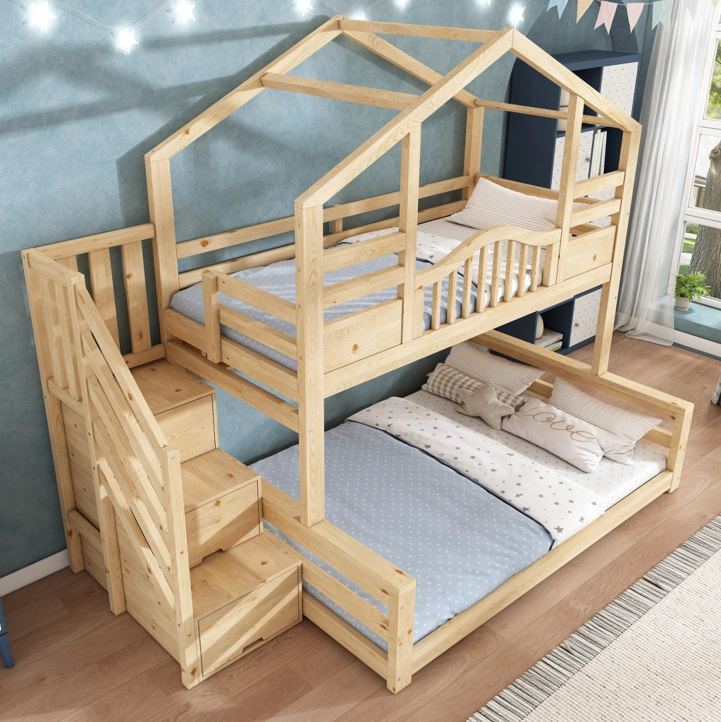 Letto a castello in legno con letto superiore 90x200 cm e inferiore 140x200 cm; finitura naturale