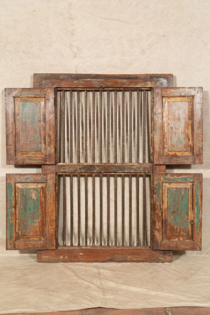 Biscottini Finestra finestrina grata porta in legno massello e in ferro antica e vecchia con telaio da interno o da esterno