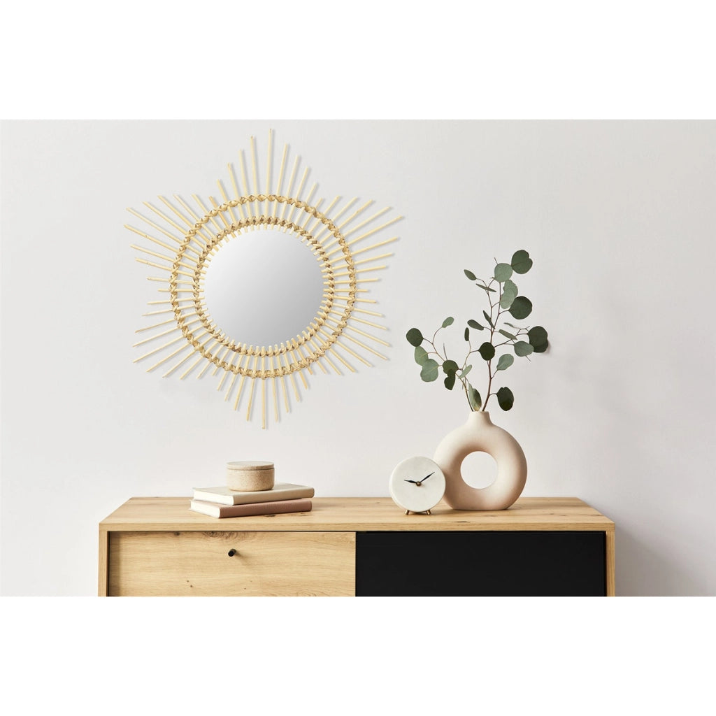 Specchio da parete Aina in rattan naturale con design a sole