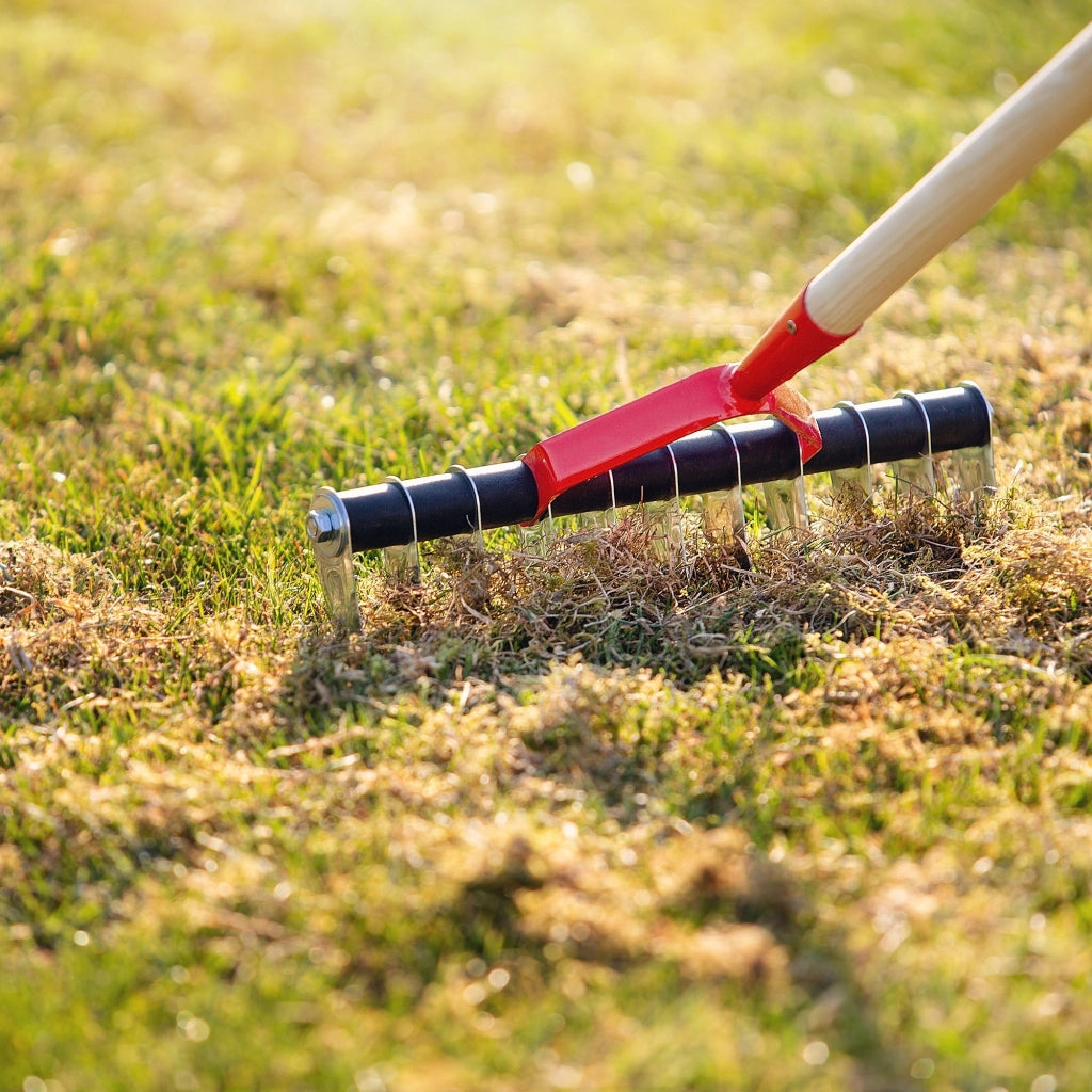 Scarificatore manuale per prato KADAX con impugnatura su un solo lato