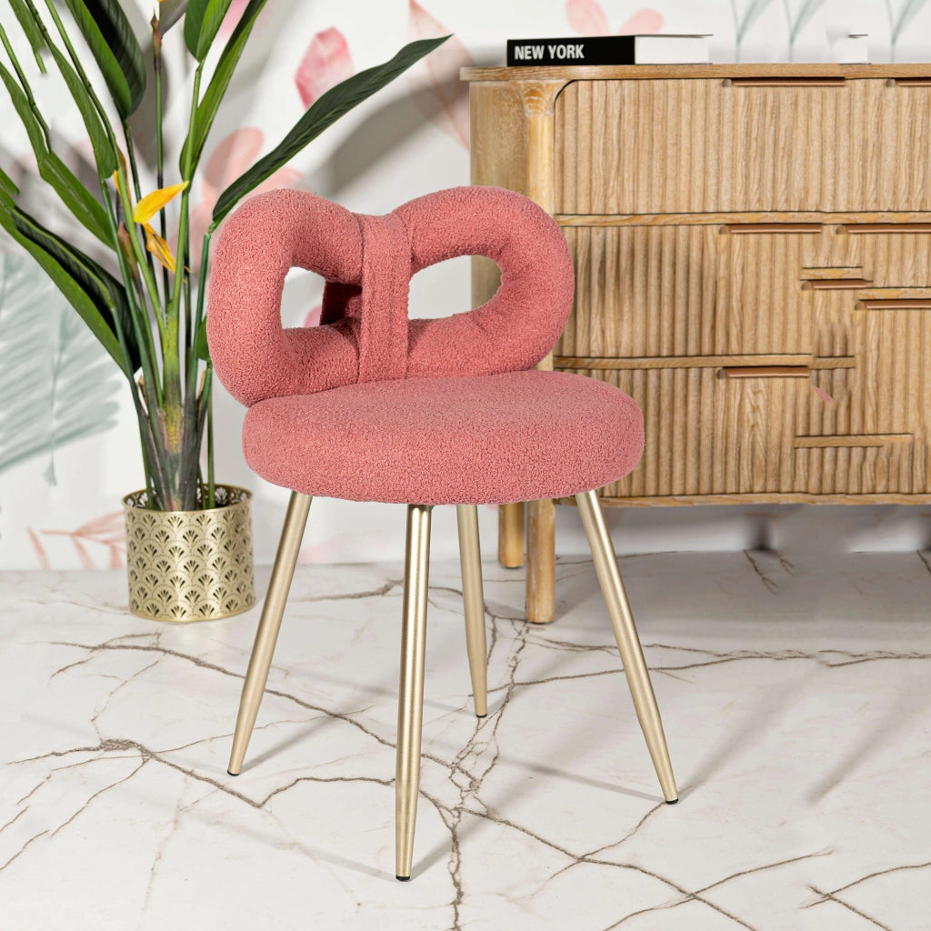 Rishik, Sedia una Sedia, Rosa