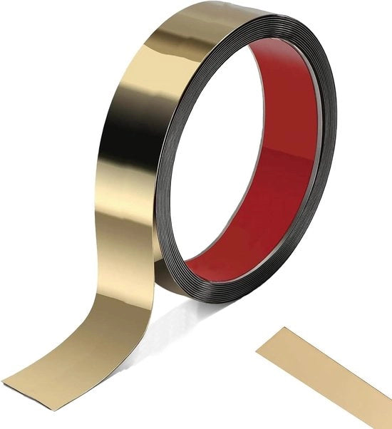 Wandlijst decorativa autofixante 5 m x 4 cm in metallo cromato dorato.