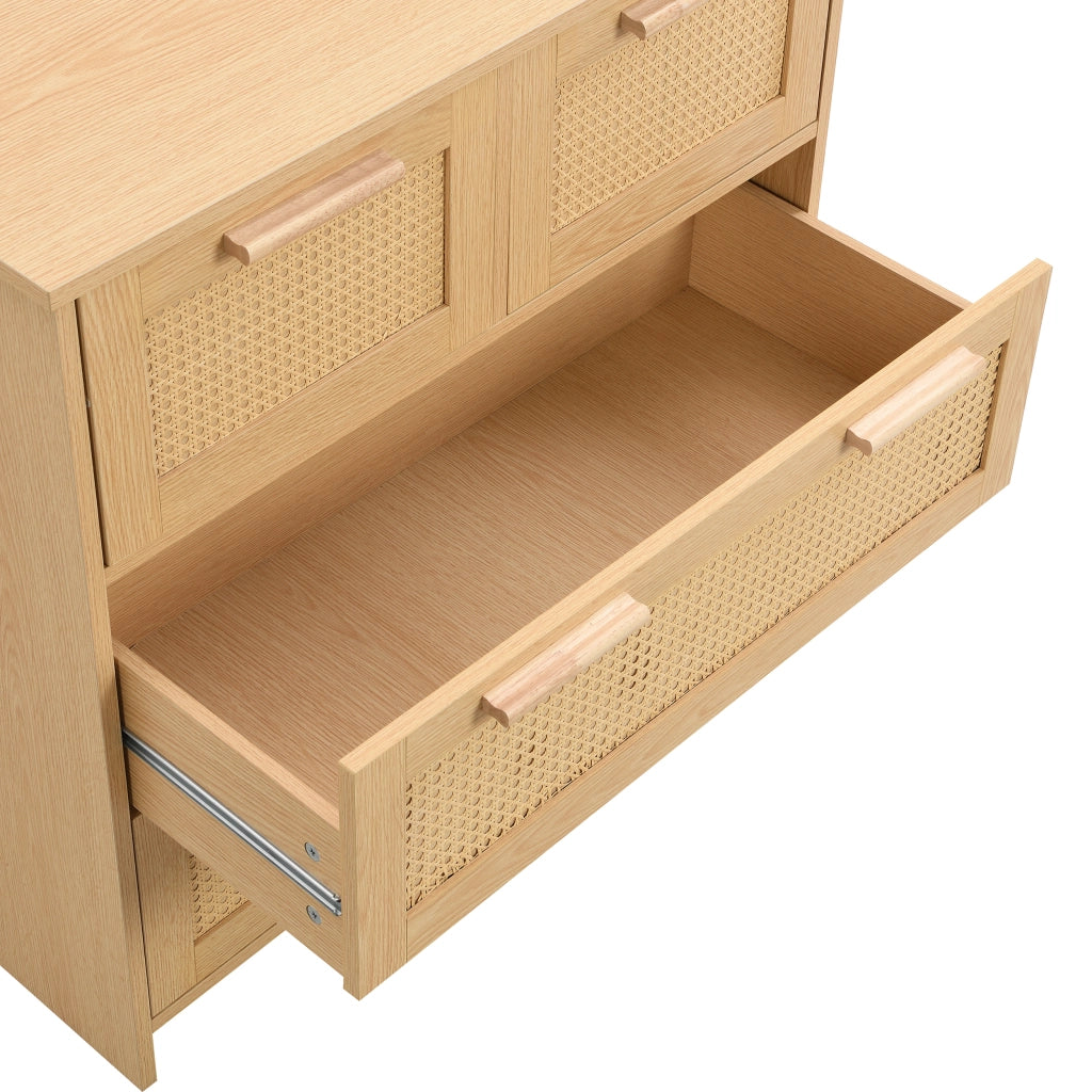 Comodino cassettiera in rattan naturale a 4 cassetti, struttura in MDF e maniglie in legno massello, 80x80x38 cm