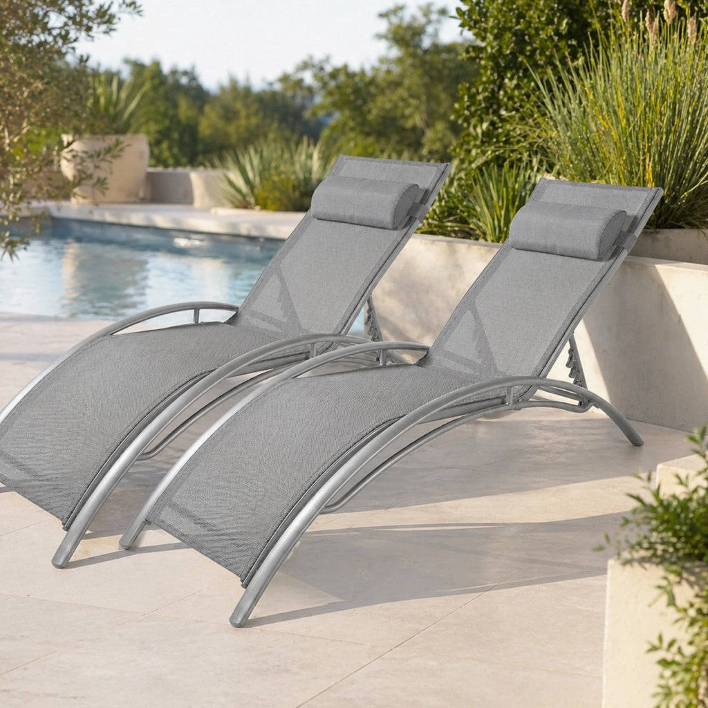 Set 2 Lettini Prendisole Reclinabili Per Giardino Con Schienale Regolabile 5 Posizioni Tessuto Traspirante Per Piscina Terrazza Outdoor 59 x 158 x 81.5 Cm Grigio