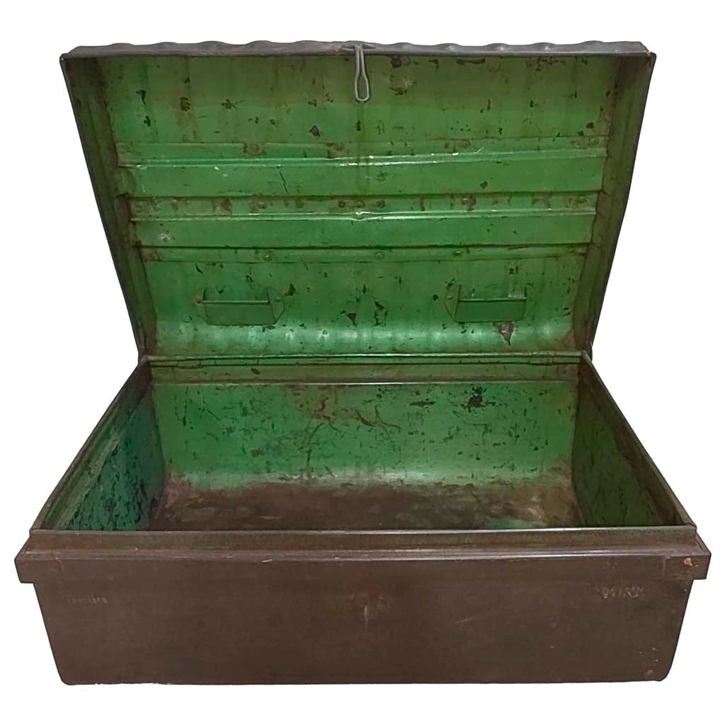Valigia artigianale in metallo, 67x37x25h cm