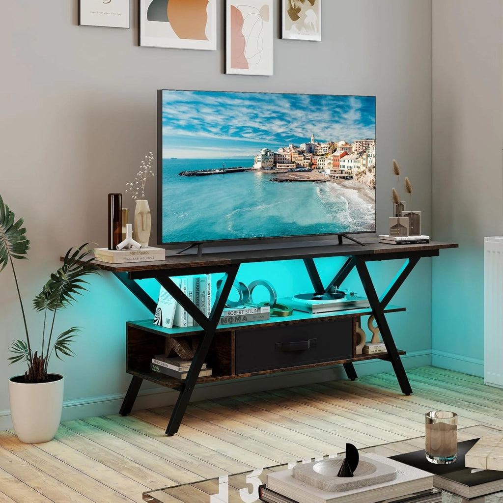 Mobile TV 140 cm, Panca TV per TV 55-65 pollici, Tavolo consolle a 3 livelli con luci LED regolabili, cassetto in tessuto rimovibile, stazione di ricarica, per soggiorno, camera da letto