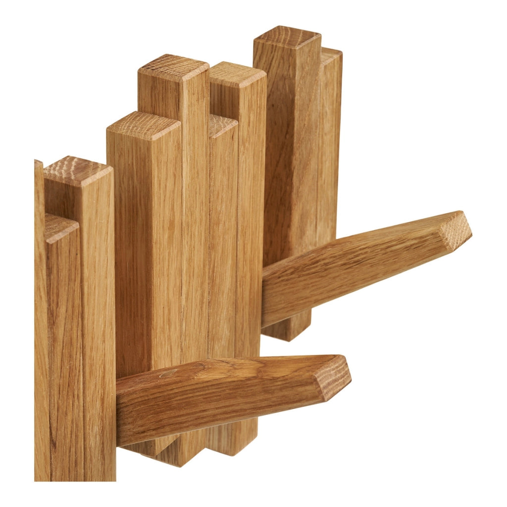 Appendiabiti da parete Caltra in rovere FSC — design scultura