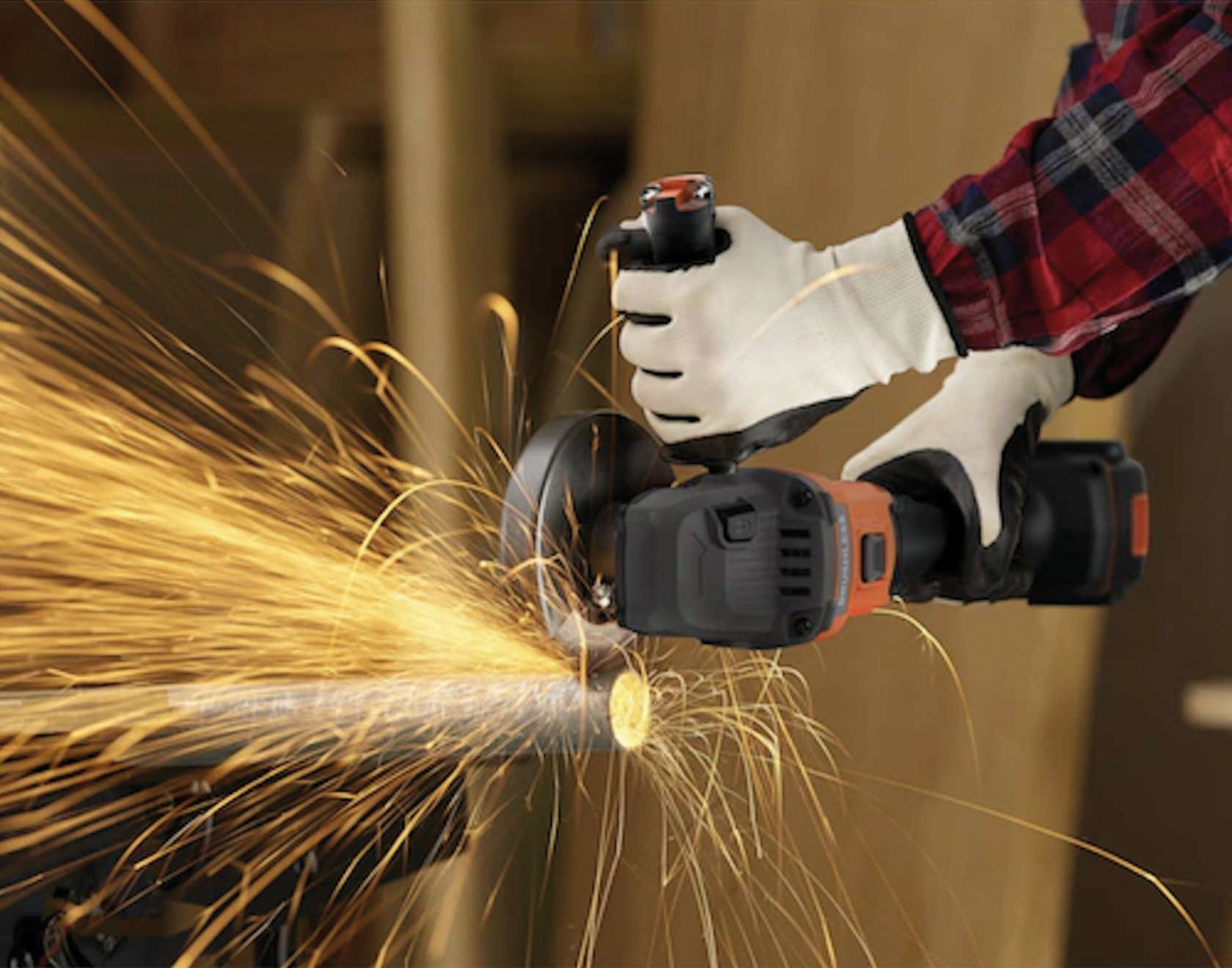 Black+Decker SMERIGLIATRICE A BATTERIA BCG6L8F1S-QW BRUSHLESS 115 mm. 18V 1 batteria 4,0 Ah