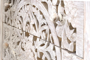 Comode a 3 cassetti in massello di mango intagliato