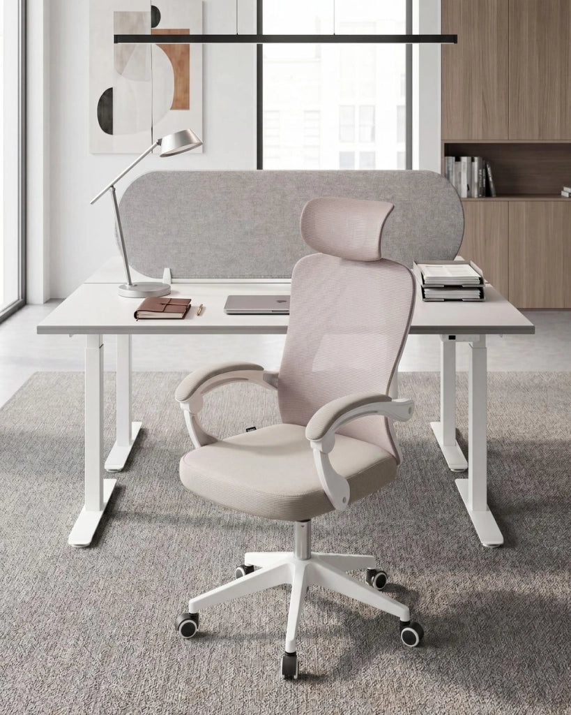 Sedia da ufficio beige in rete, base girevole, altezza regolabile, braccioli, poggiatesta, per ufficio domestico, moderna