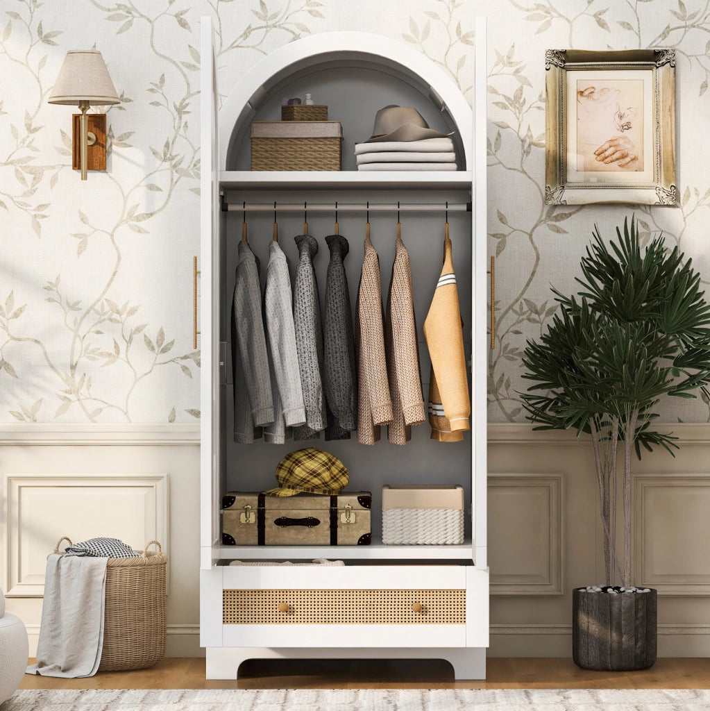 Armadio 2 ante bianco con 2 cassetti e pannelli effetto rattan