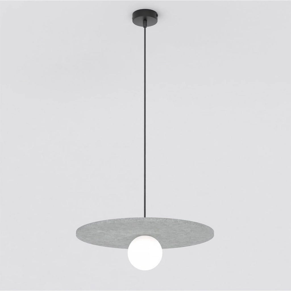 Lampada a sospensione CALMA con paralume in feltro grigio