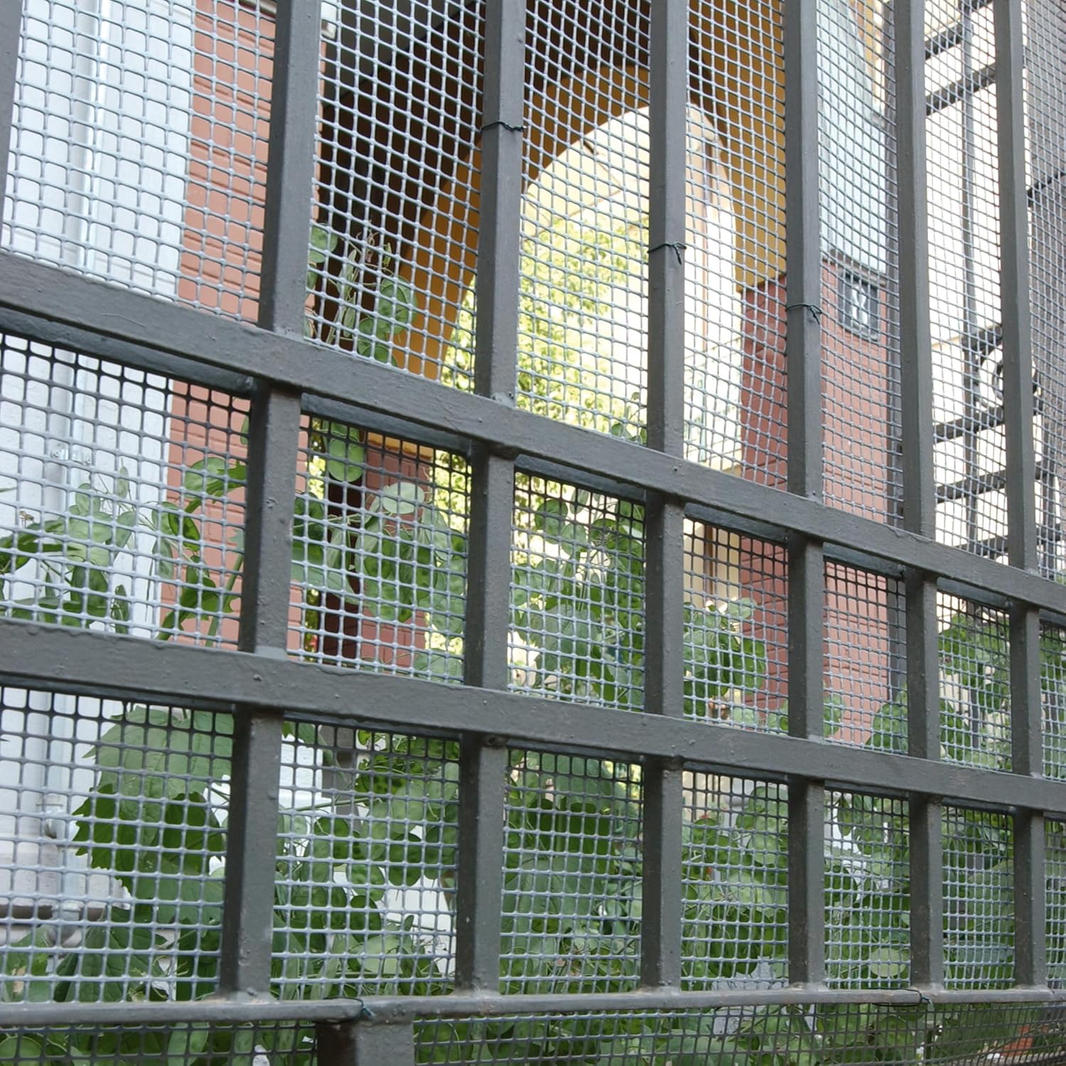 RETE DI PROTEZIONE 'QUADRA'  1,0x50 mt - colore argento  Rete Protettiva in Plastica a Maglia Quadrata per Balconi, Cancelli e Recinzioni