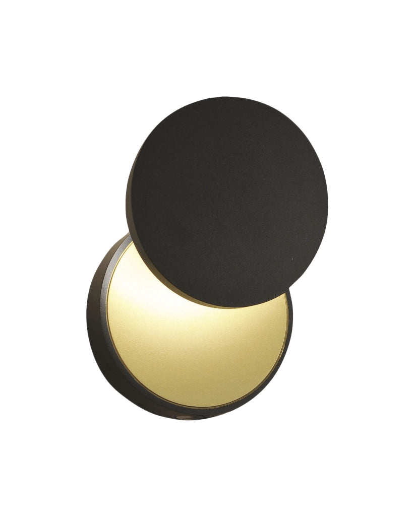 Ara Lampada da Parete LED Integrato 8W 3000K 715lm in Metallo e Metacrilato Nero con Regolazione Luce a Pulsante - Design Moderno e Minimal