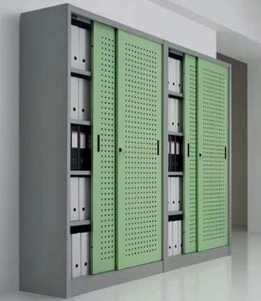 Armadio da ufficio con ante forate e ripiani interni di metallo per archivio documenti cm. 150x37,5x200H