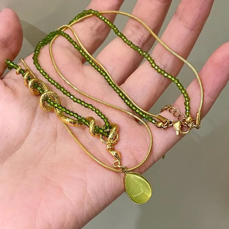 Collana a serpente fatta a mano con perline di cristallo verde, regalo di Natale o di compleanno.