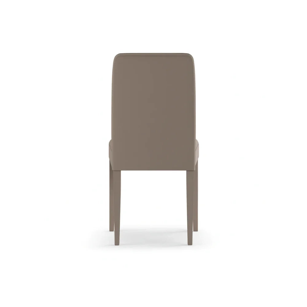 Set di 2 sedie da pranzo imbottite in similpelle beige Alina con struttura in legno facili da pulire Made in Italy | Duzzle