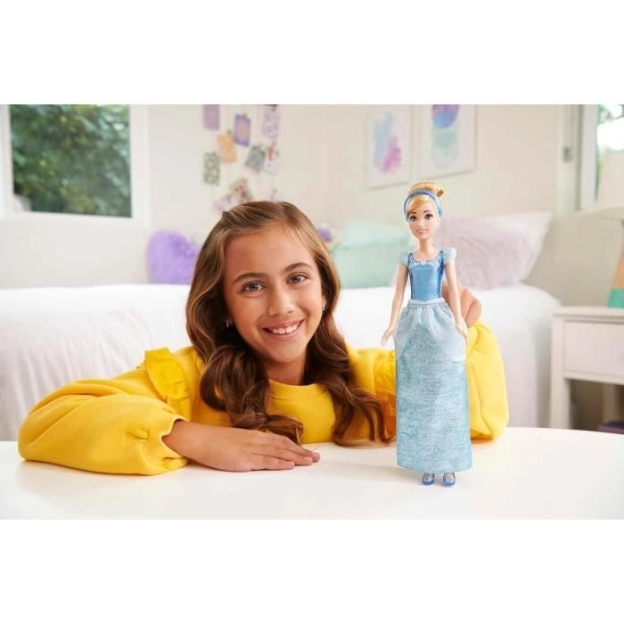 Disney Princess - Cinderella Doll 29cm - Mannequins Dolls - 3 anni e +