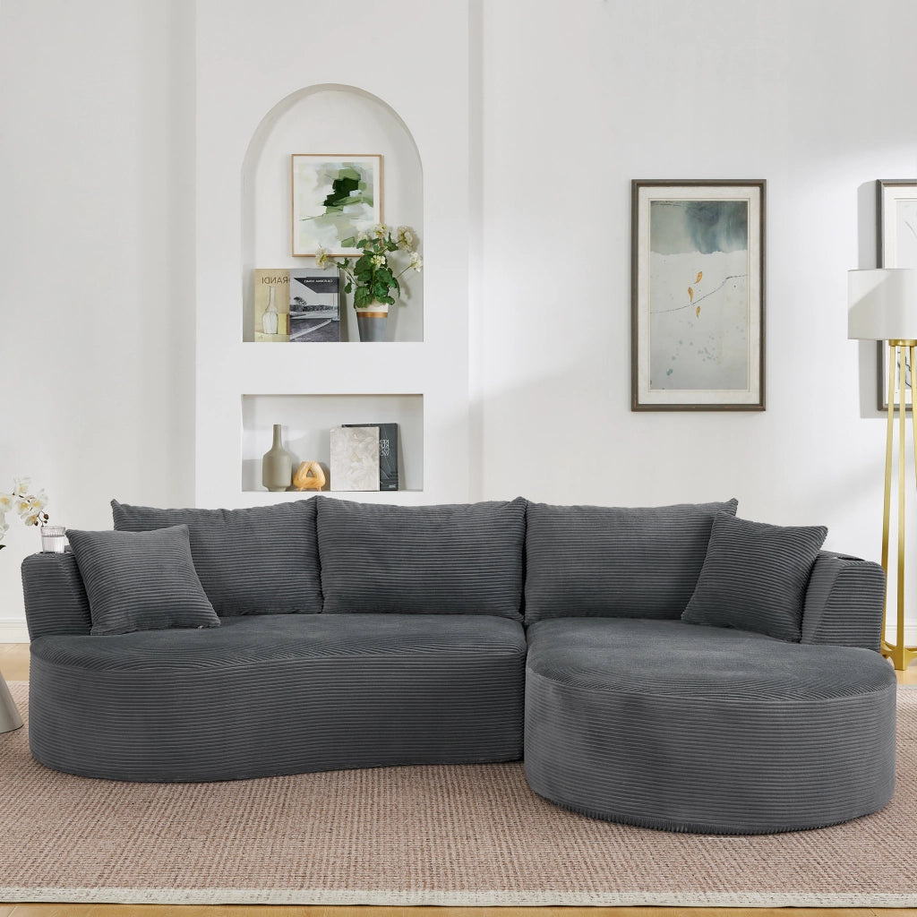 Divano dritto 3 posti a forma arcuata con chaise longue destra porta bicchieri e cuscini in tessuto a coste grigio