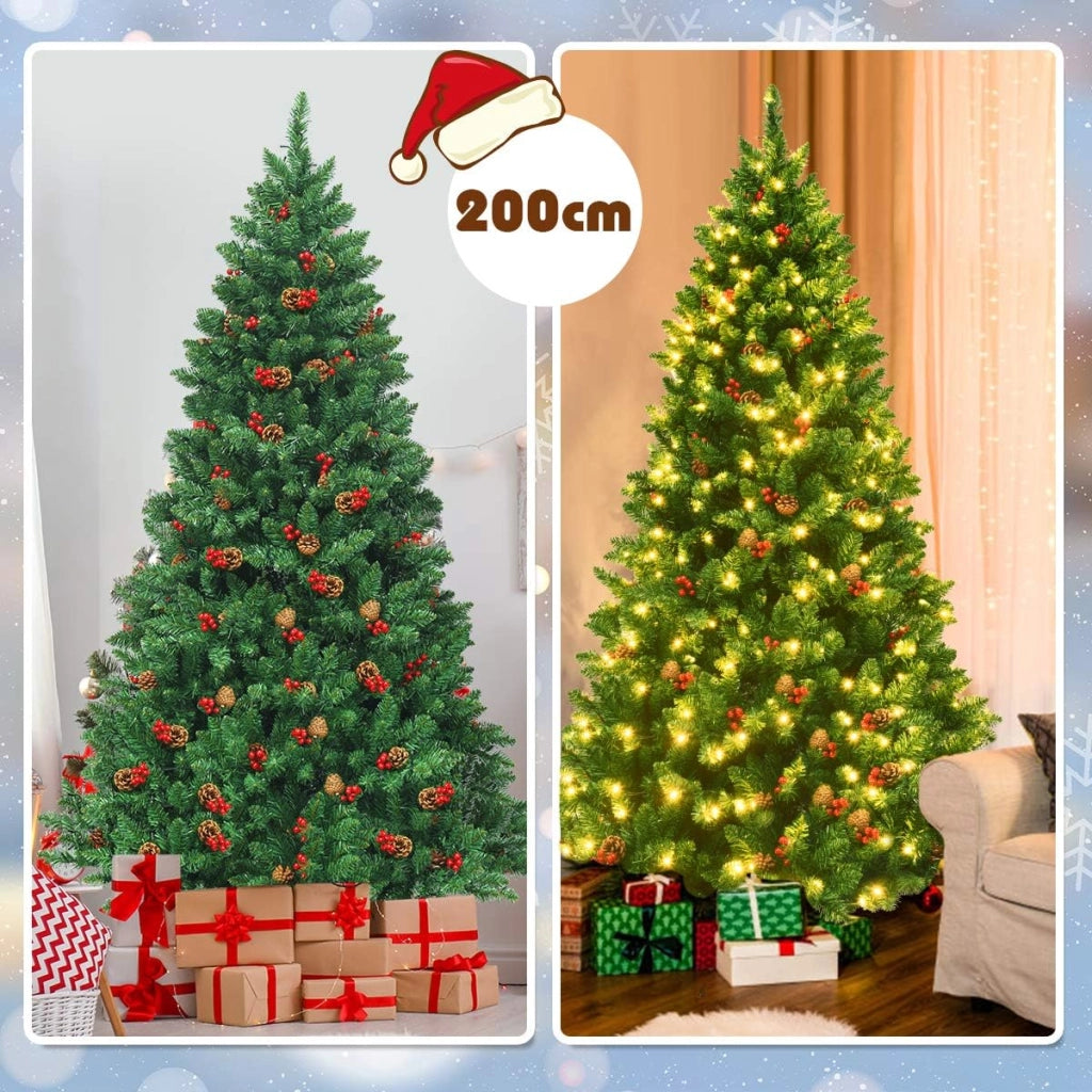 Albero di Natale Artificiale 135/195 cm in PVC, Albero di Natale con Luci LED Incorporate, Mele di Pino e Bacche Rosse, Christmas Tree per Casa, Negozio, Ufficio, Feste (L)