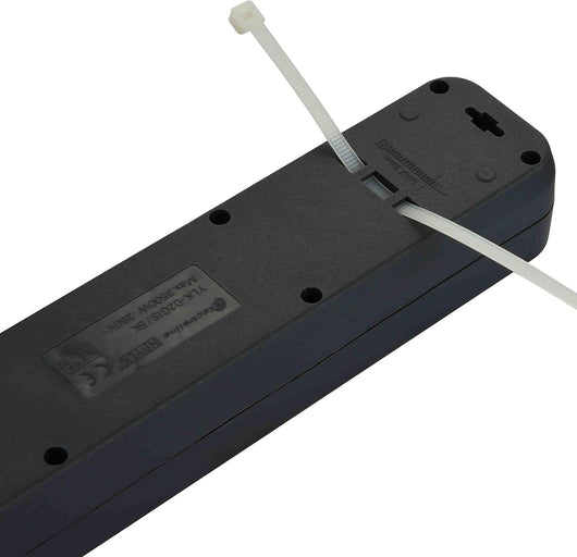 Multipresa elettrica 6 posti bipasso Schuko con interruttore luminoso cavo 1,5 m colore nero