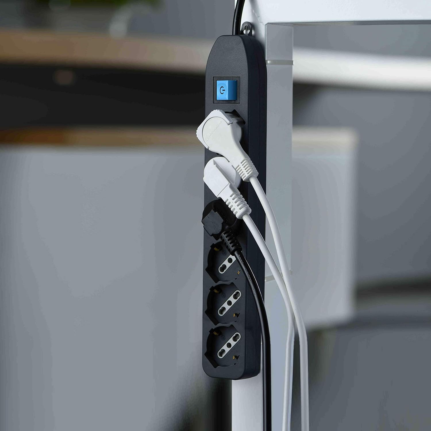 Multipresa elettrica 6 posti bipasso Schuko con interruttore luminoso cavo 1,5 m colore nero