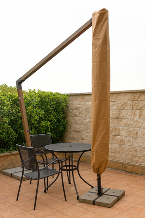 Custodia khaki per ombrelloni decentrati 3x3 m colore ecru resistente alle intemperie I Giardini del Re