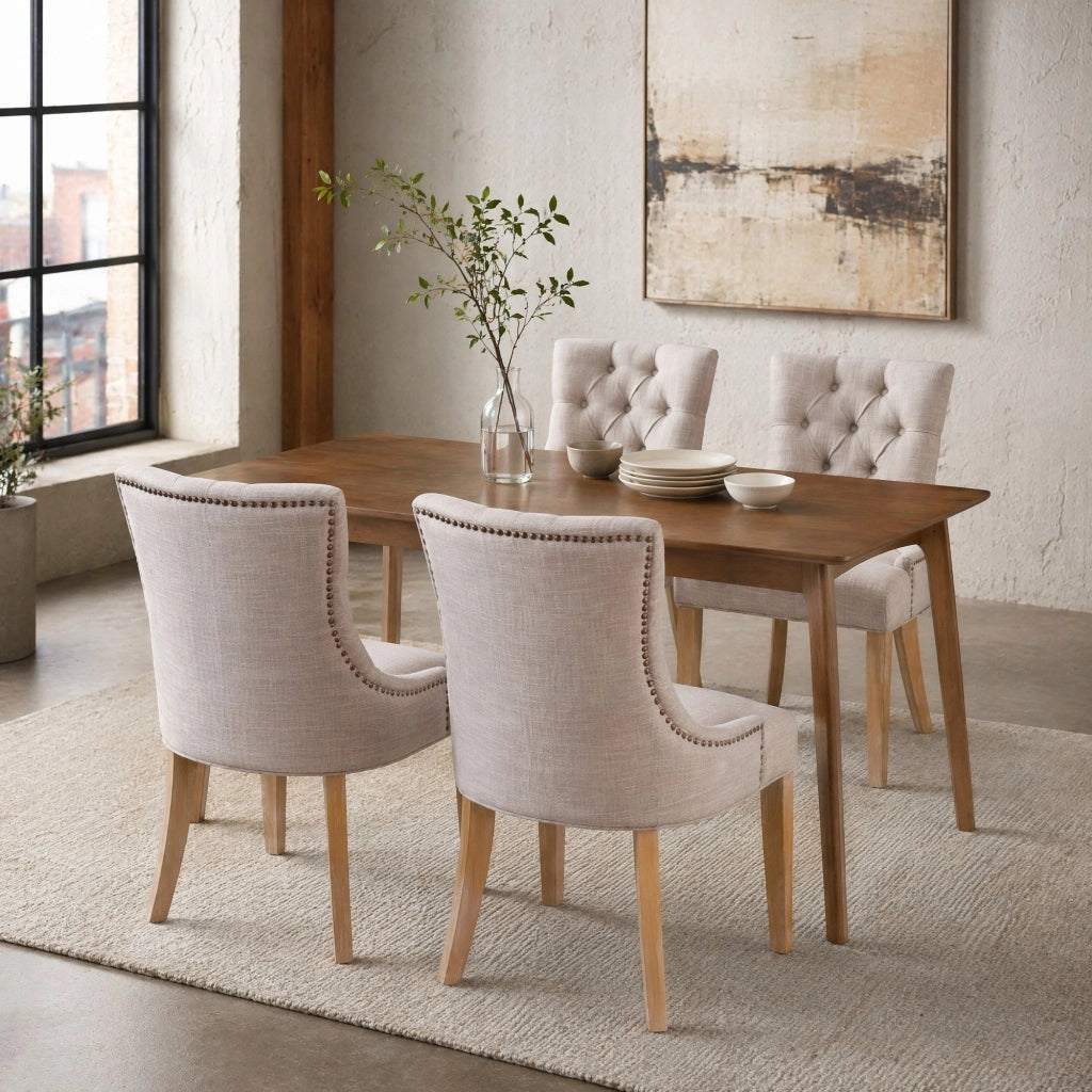 SEDIA imbottita in tessuto beige con gambe in legno massello di quercia