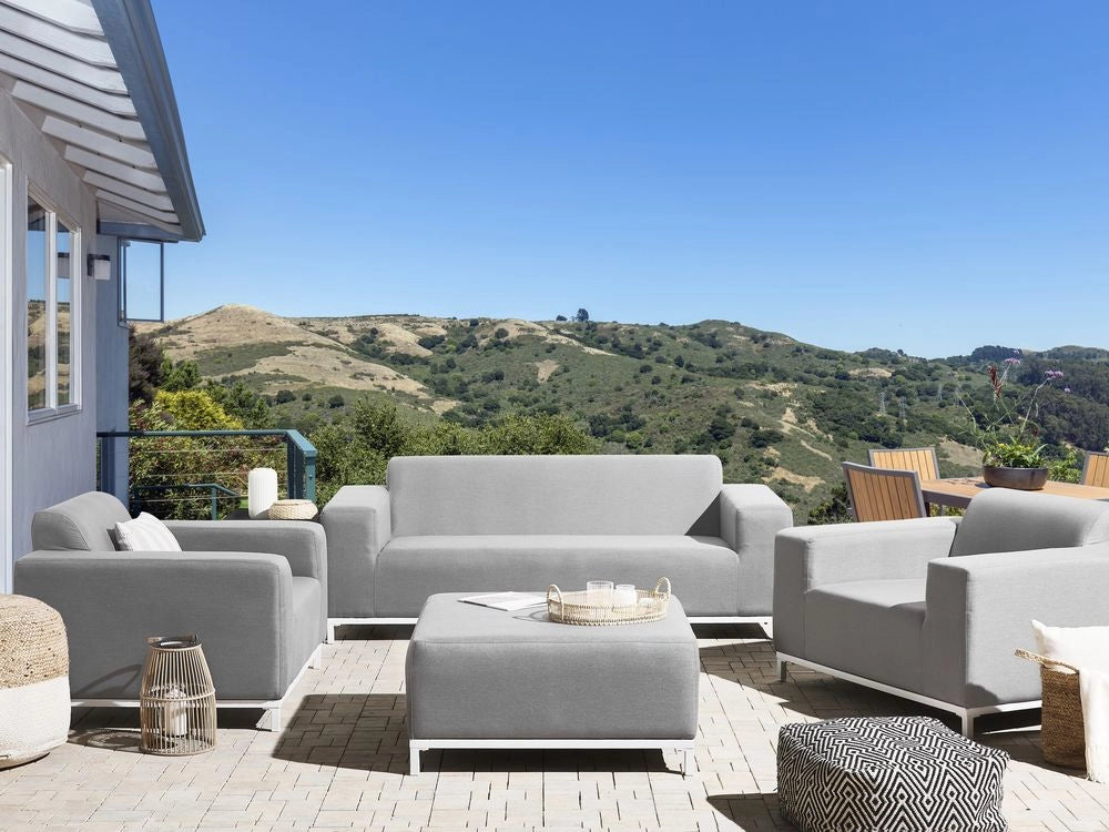 Set divano da giardino rivestimento in tessuto grigio gambe in alluminio bianco con ottomana 5 posti resistente agli agenti atmosferici