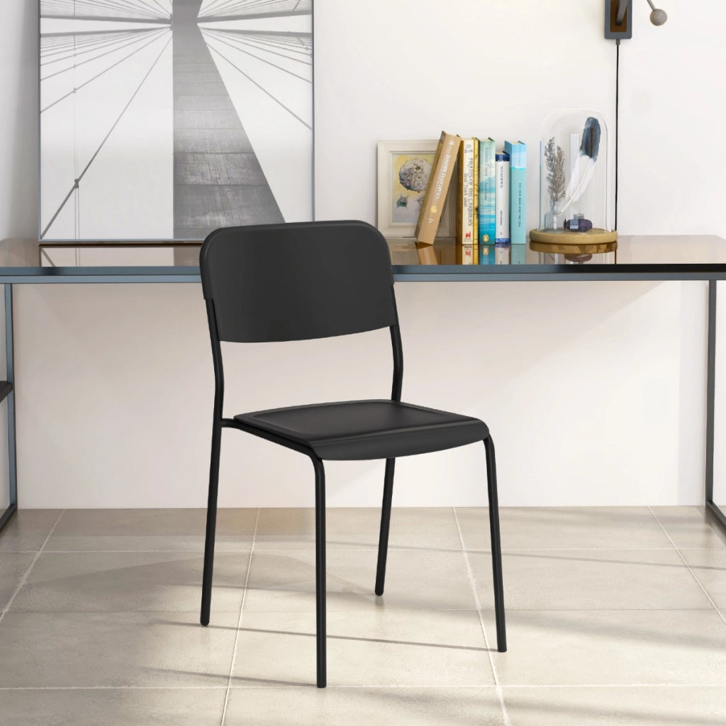 Set di 4 sedie da pranzo moderne, Sedie da cucina accumulabili con schienale inclinato e gambe metalliche Nero-Sedie da pranzo