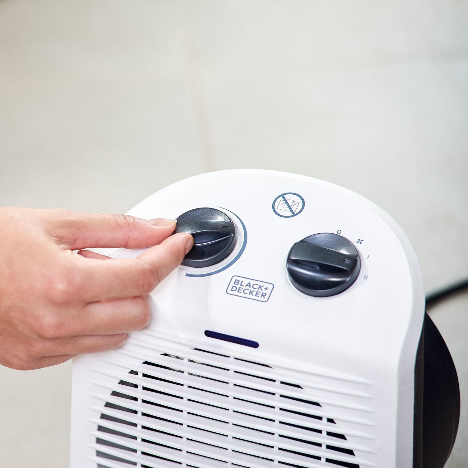 Termoventilatore da Tavolo BXSH2000E 2000W Regolabile Protezione IP21 e Sicurezza Antiribaltamento Black&Decker