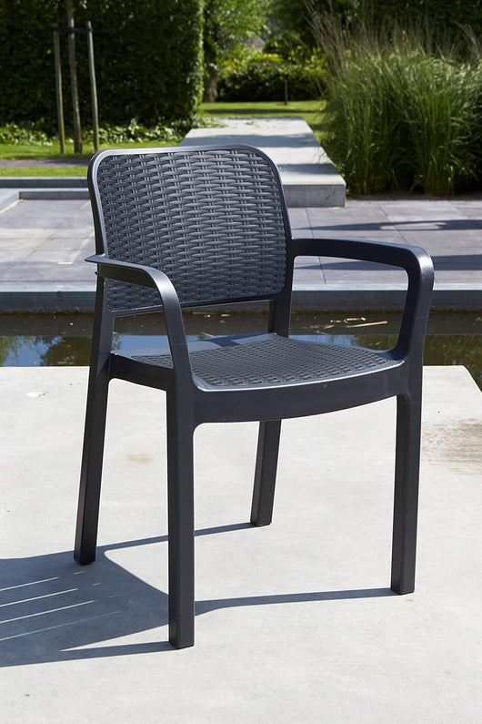 Sedia da Giardino in Polipropilene Effetto Rattan Impilabile Colore Grafite Bella Keter