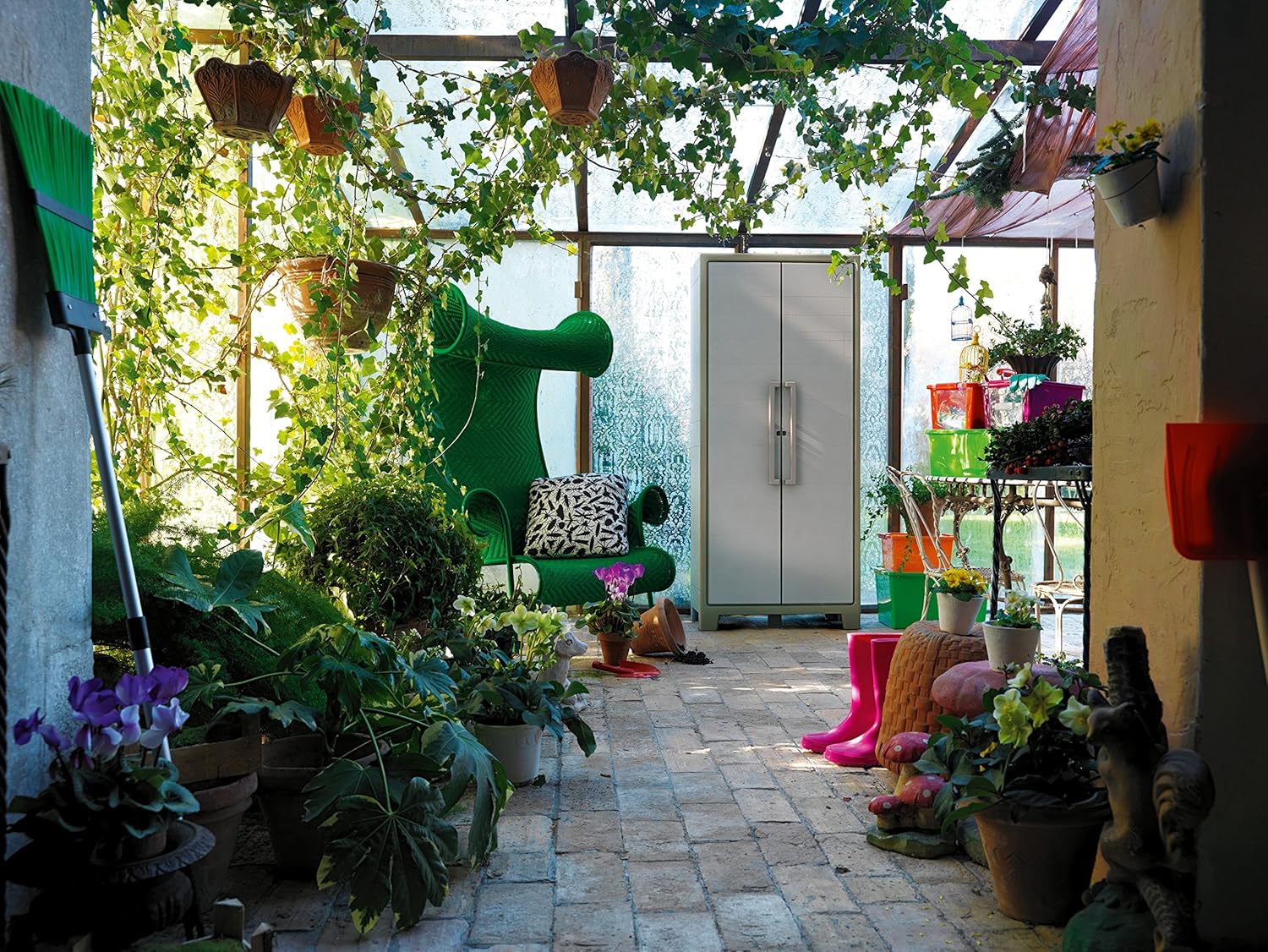 Armadio in Resina con 4 Ripiani Ribaltabili Regolabili Sabbia Beige Gulliver Keter