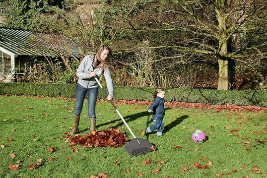 SCOPA GIARDINO LIGHT + MANICO FISKARS  MM 510X1720