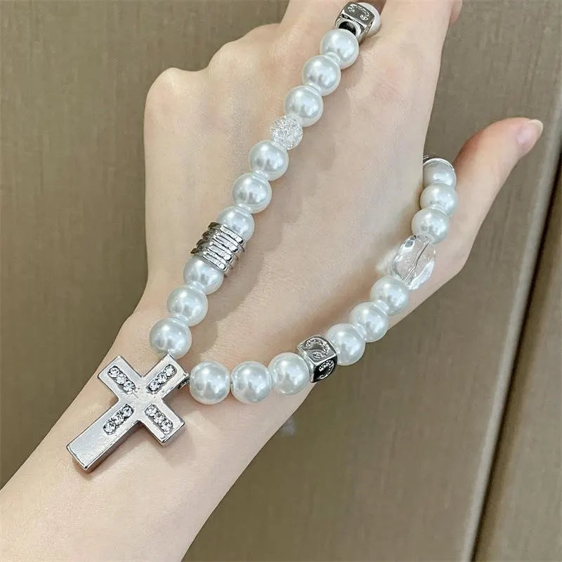 Collana vintage barocca con croce di perle fatta a mano, regalo di Natale o di compleanno.
