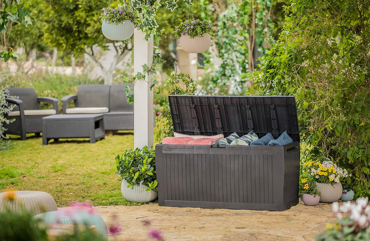 Baule porta attrezzi da giardino Comfy in resina resistente colore grafite Keter