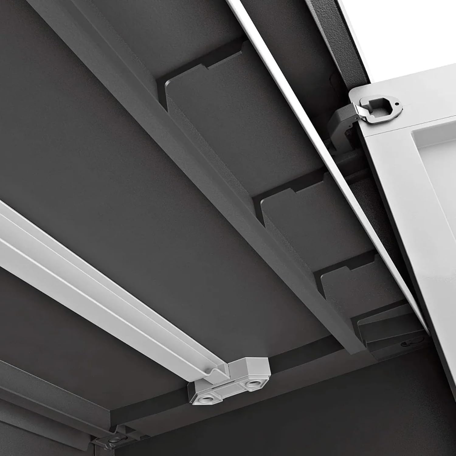 Armadio basso Titan XL in resina con 3 ripiani regolabili colore antracite grigio Keter