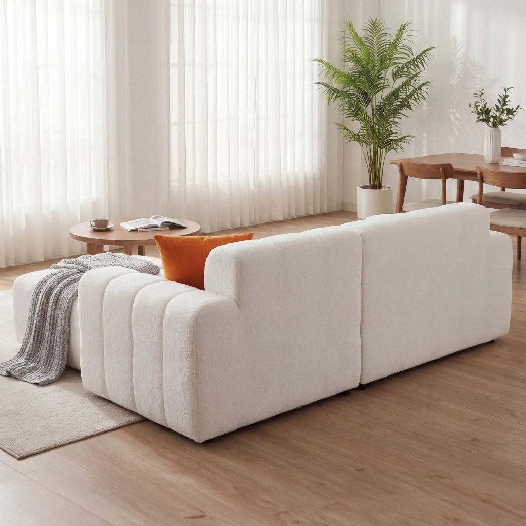 Divano modulare a L in velluto bianco con chaise longue