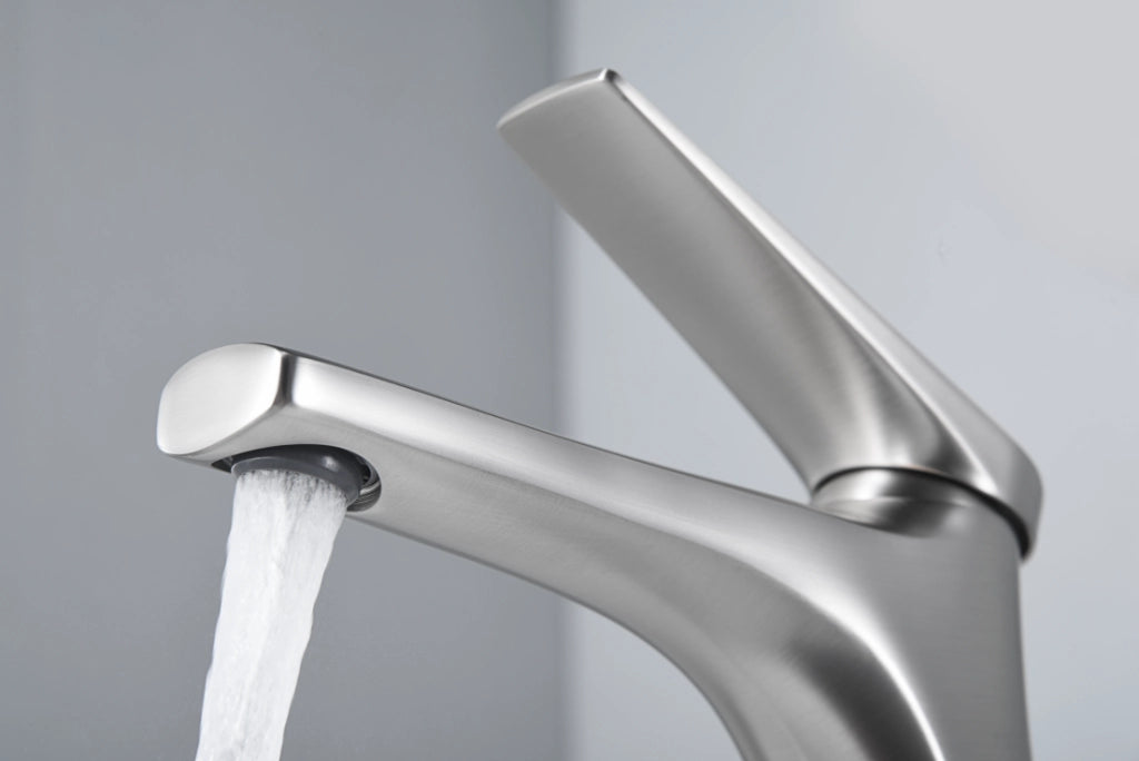 IMEX Miscelatore monocomando per lavabo in ottone con finitura acciaio S316 cartuccia ceramica Ø28 mm altezza 168 mm canna 123 mm set 2 flessibili 3-8 inclusi modello BDD055-1AC
