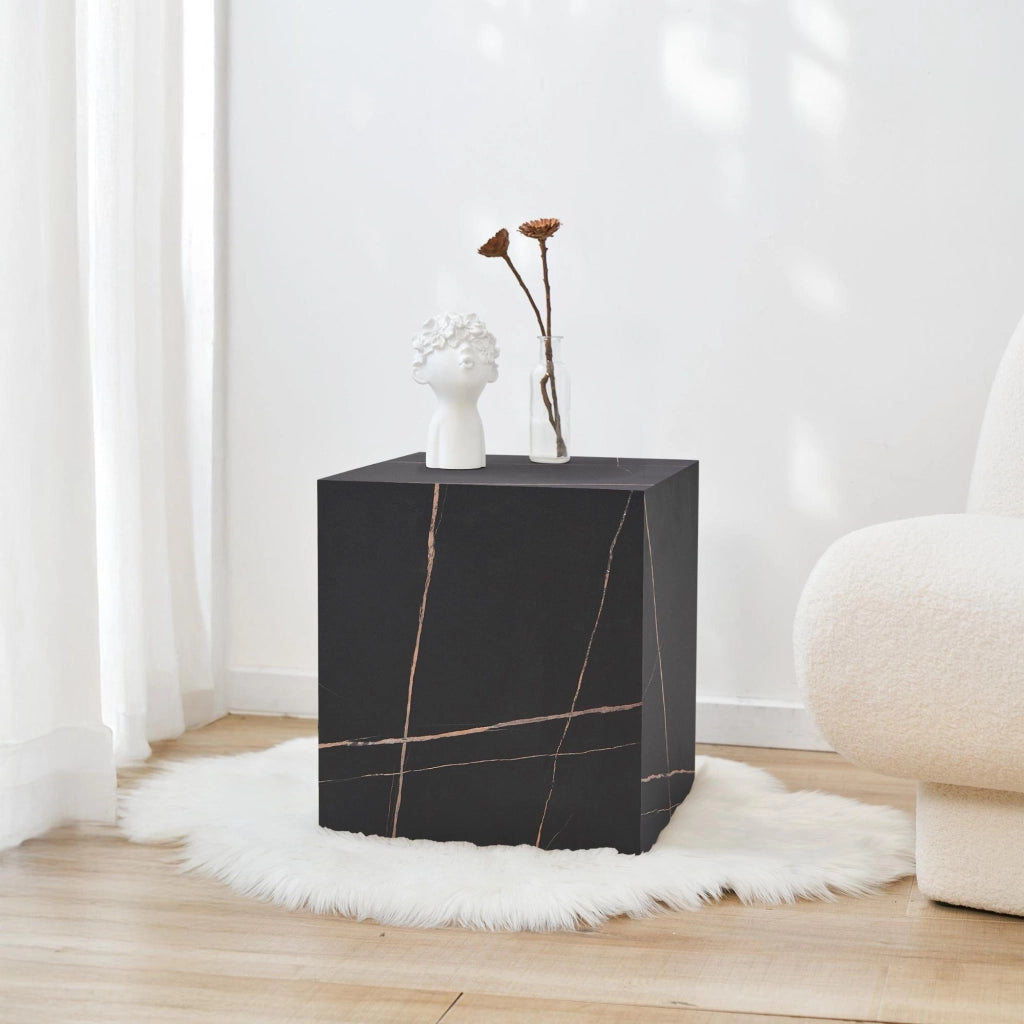 Tavolino Ellelu a Forma di Cubo 45 x 40 x 40 cm - Effetto Marmo Nero [en.casa]